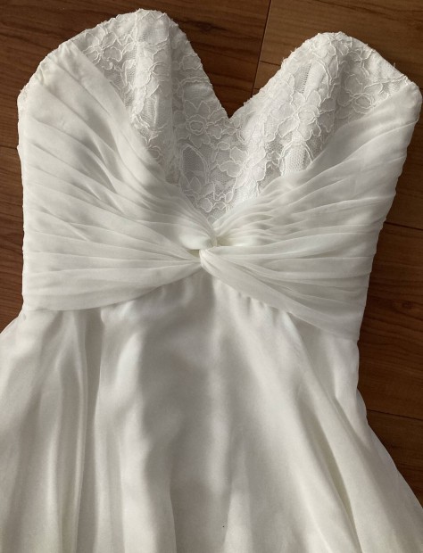 Menyasszonyi ruha (s)