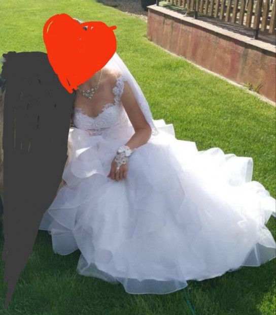 Menyasszonyi ruha srgsen elad