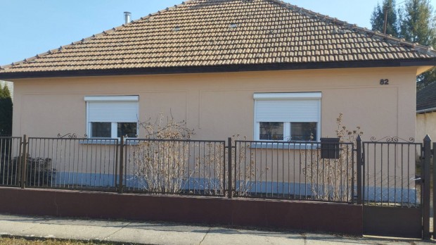 M�r�n elad� csal�di h�z