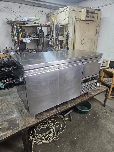 Mercatus Rozsdamentes Hűtött Munkaasztal