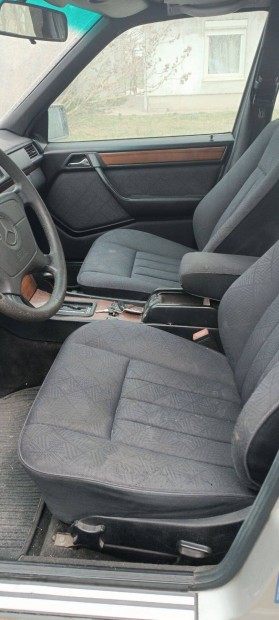 Mercedes 124 komplett fekete utast�r