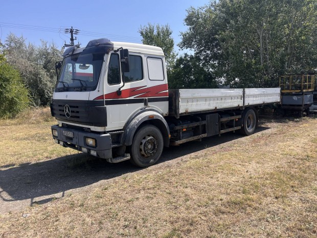 Mercedes 1424 L platós teherautó