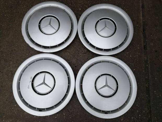 Mercedes 15-ös gyári dísztárcsa
