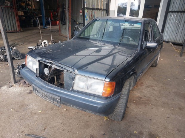 Mercedes 190 karosszéria elemei