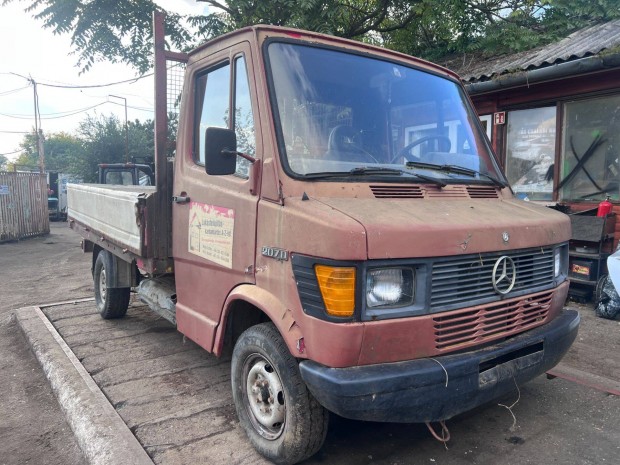 Mercedes 207D (1981) 616934 Alkatrészek #M3194