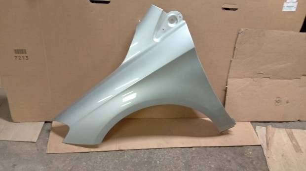 Mercedes 212 E t�pushoz bal els� s�rtetlen gy�ri s�rv�d�