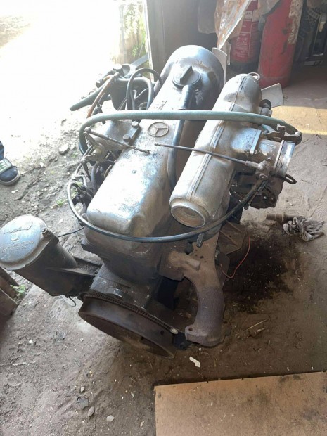 Mercedes 2,4-es dzel motor
