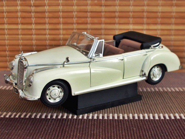 Mercedes 300 C (1955) modellaut 1:18