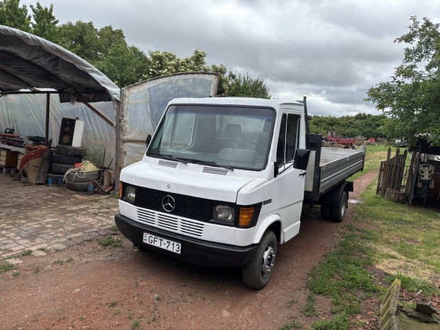 Mercedes 410 kisteheraut