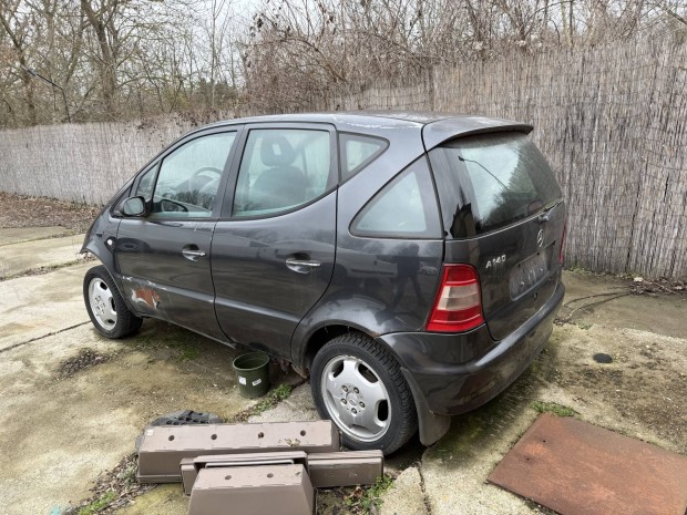Mercedes A140 Alkatr�sznek