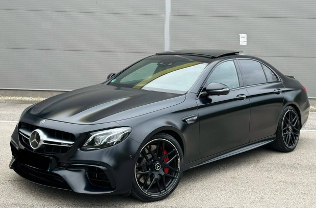 Mercedes-AMG E 63 S 4Matic+ 9G-Tronic Edition1
