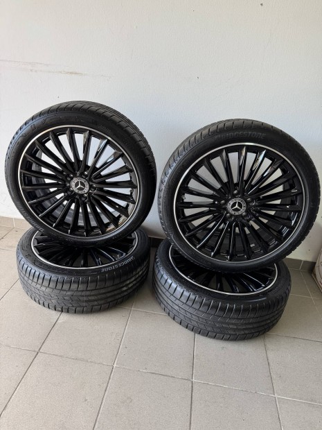 Mercedes AMG R19 felni ny�ri gumival