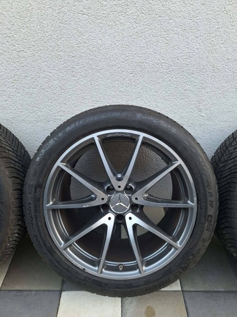 Mercedes AMG gy�ri 19 colos k�tsz�les felni t�ligumikkal e63 e63s w213
