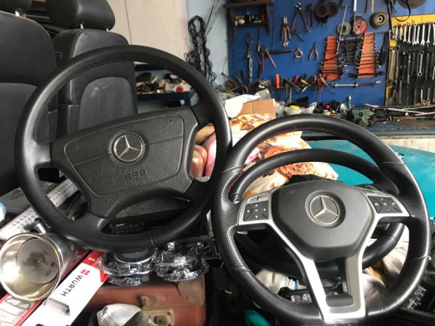 Mercedes AMG piros cernas f1 brkormny elado