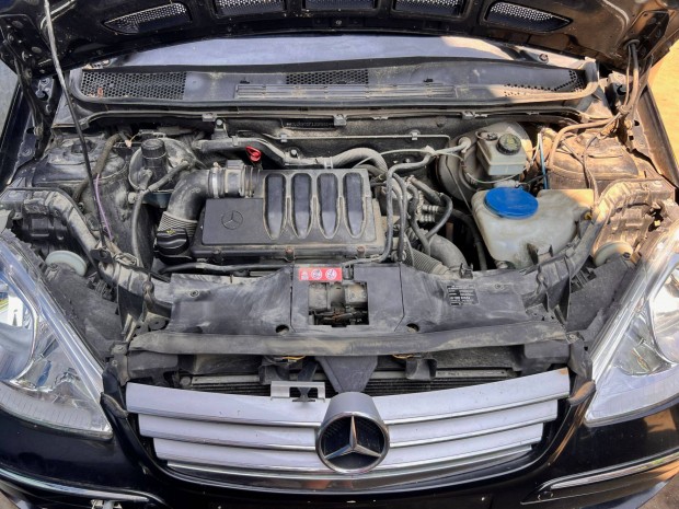 Mercedes A-Class W169 180 CDi homlokfal