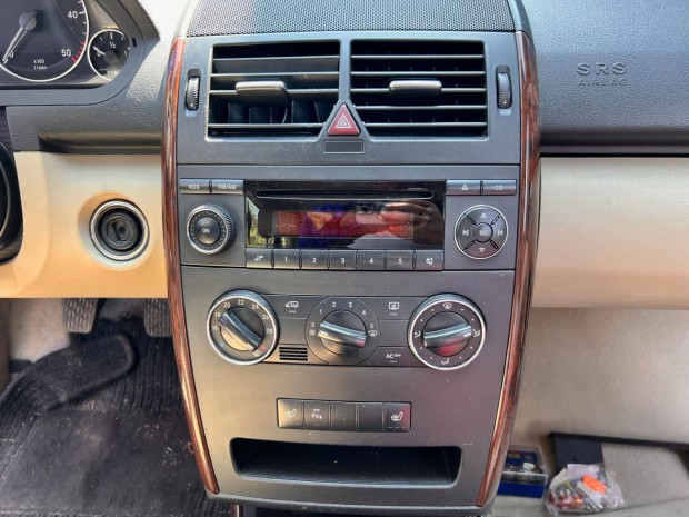 Mercedes A-Class W169 180 CDi középkonzol keret