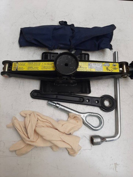 Mercedes A oszt�ly emel� k�szlet