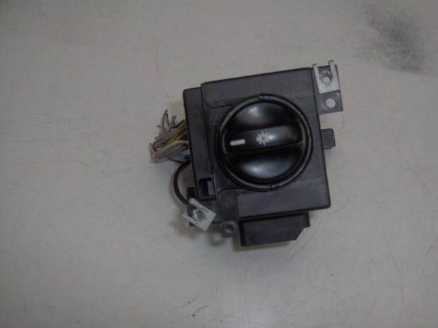 Mercedes A vil�git�s kapcsol�