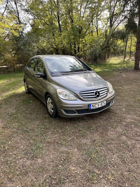 Mercedes B 180