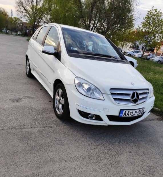 Mercedes B 200