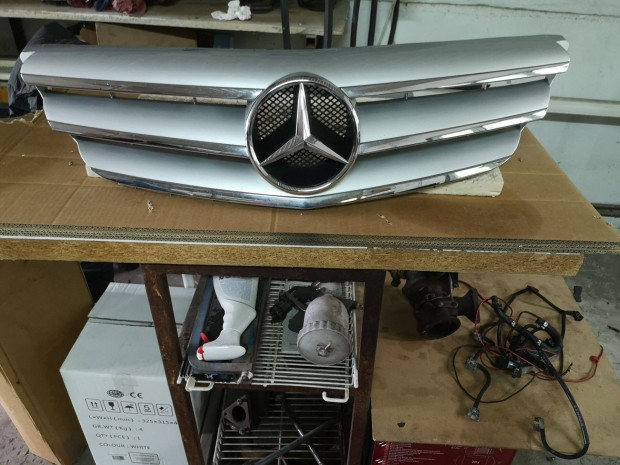 Mercedes B W245 hűtórács Gyári karcmentes!!!Nem ocsó kínai sz.:)