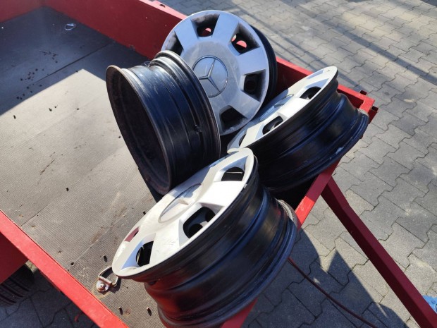 Mercedes B lemezfelnik d�szt�rcs�kkal