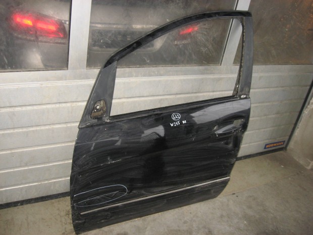 Mercedes B osztály W245 bal első ajtó képen látható minimális sérüléss