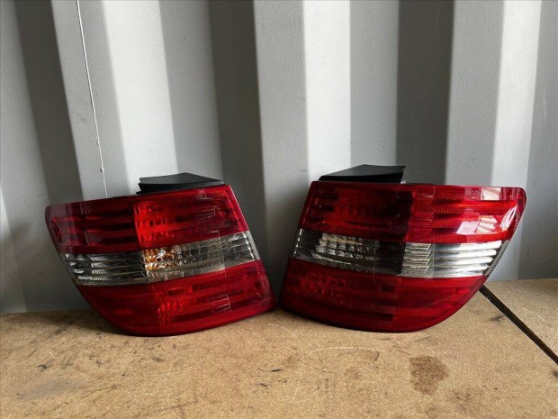 Mercedes B-osztály W245 bal hátsó lámpa a1698202564