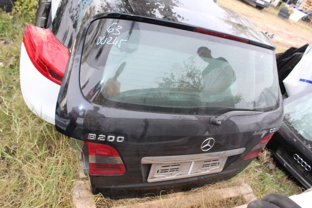 Mercedes B-osztly W245 csomagtr ajt resen szlvdvel (63.)