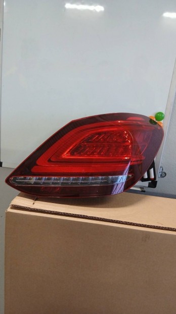 Mercedes Benz 2017 C Klass sedan jobb h�ts� l�mpa A2059061457 