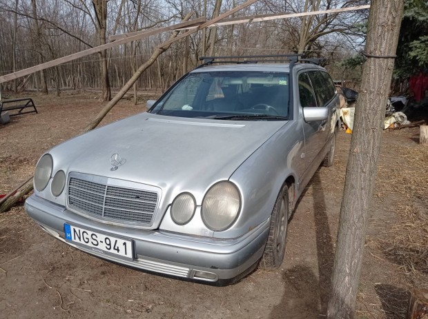 Mercedes Benz 210TD