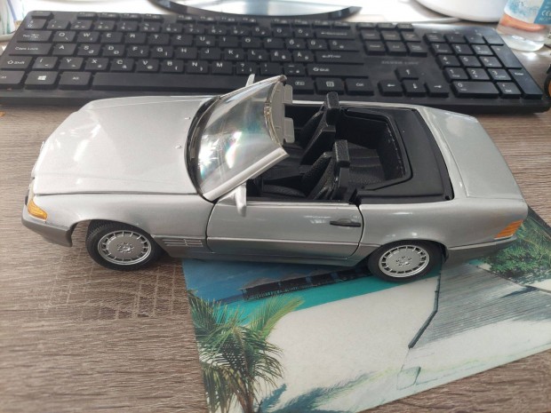 Mercedes Benz 500SL Revell 1:18