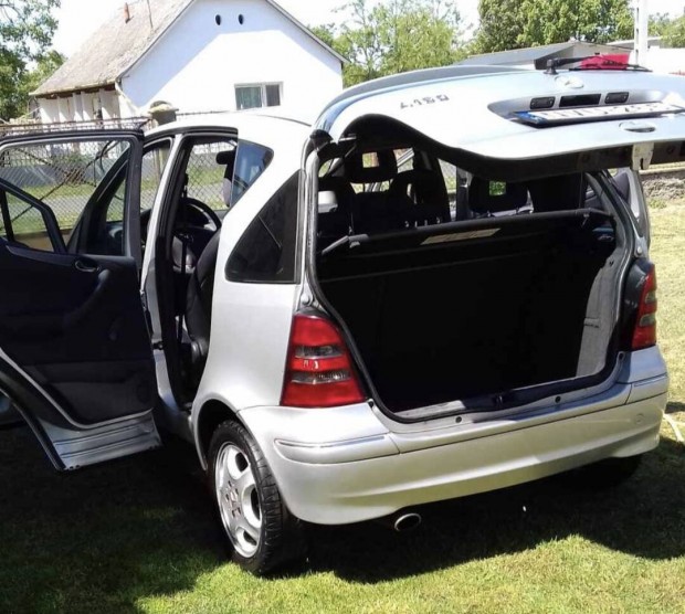Mercedes-Benz A 168 alkatrésznek eladó.