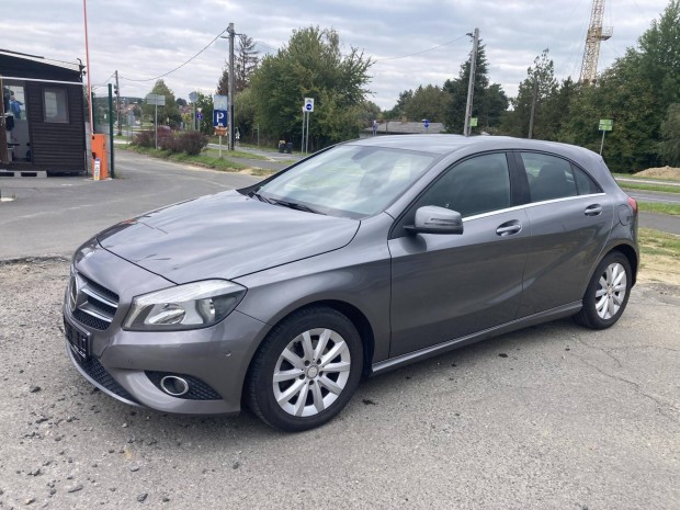 Mercedes-Benz A 180 (Blueefficiency) Style 7G-D...