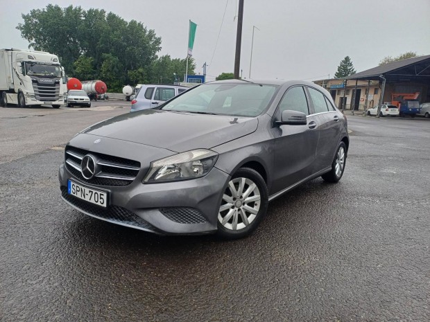 Mercedes-Benz A 180 (Blueefficiency) Urban Autó...