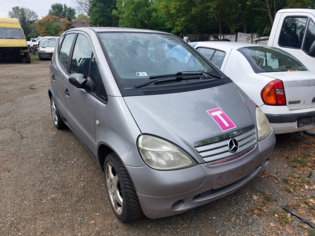 Mercedes Benz A 1.4 alkatrészei