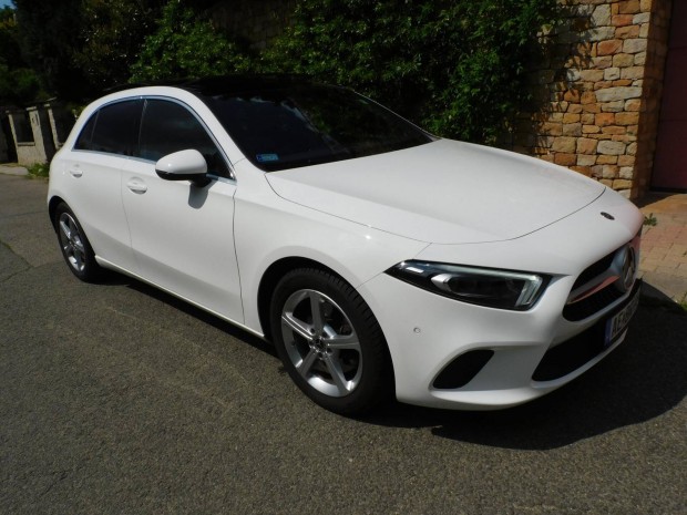 Mercedes-Benz A 220 4Matic 7G-DCT Szervizkönyv!...