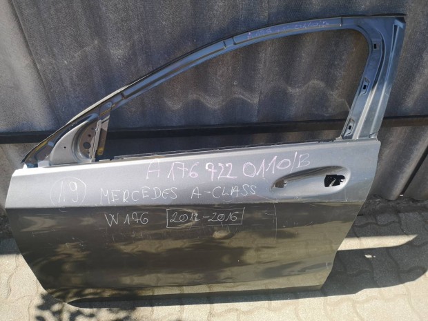 Mercedes-Benz A-osztály ezüst bal első ajtó