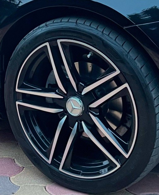 Mercedes-Benz Alufelni W213-ra 2 széles, nyárigumival 5x112