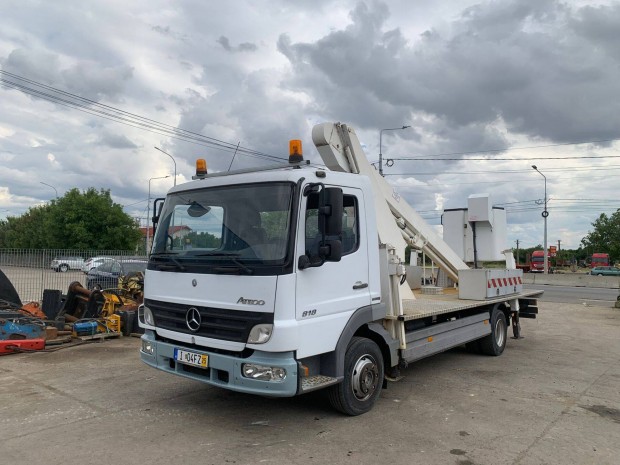 Mercedes Benz Atego 818 emelő kosaras teherautó