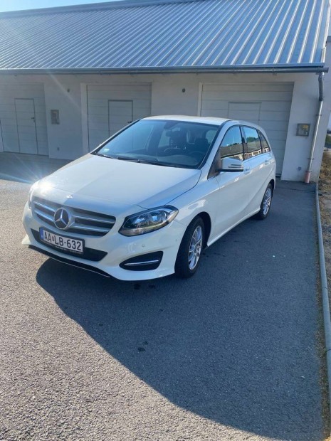 Mercedes-Benz B180