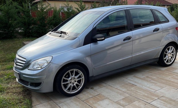 Mercedes Benz B200