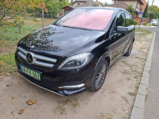 Mercedes Benz B250E