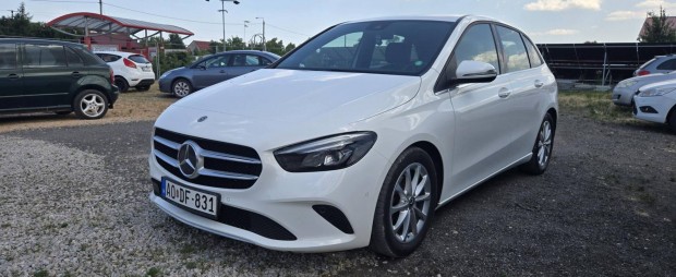 Mercedes-Benz B 180 d AMG Line 7G-DCT 2 v vizs...