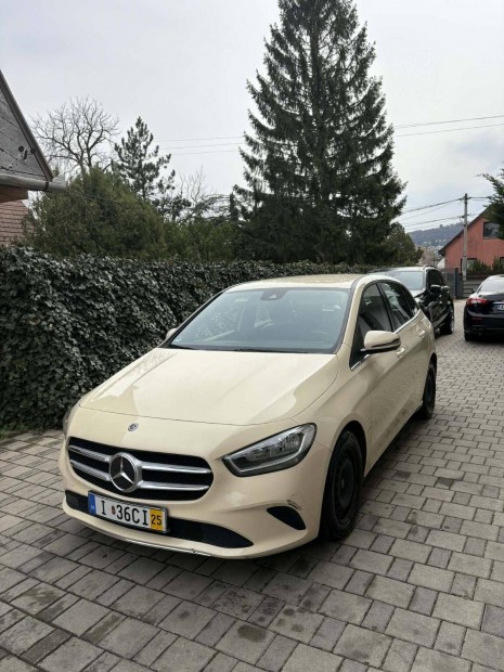 Mercedes-Benz B 180 d AMG Line 7G-DCT M�lyen �r...