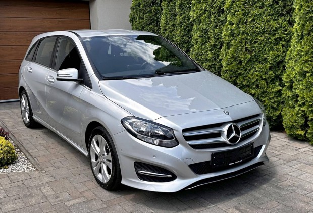 Mercedes-Benz B 180 d AMG Line Navi Radarok Bőr...