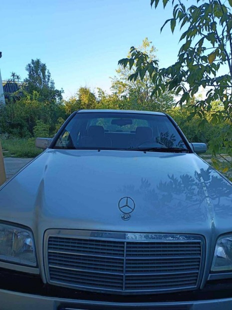 Mercedes Benz C180 limuzin eladó