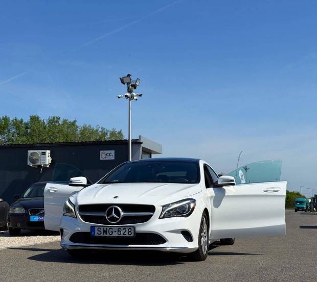 Mercedes-Benz CLA 180 Urban 7G-DCT Panorámatető...