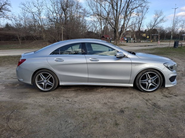 Mercedes-Benz CLA 200 AMG Line.