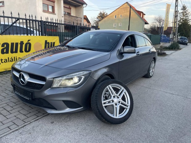 Mercedes-Benz CLA 200 CDI d 7G-DCT Shooting BRA...